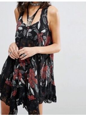 Free People Black Floral Lace-Trim Camisole